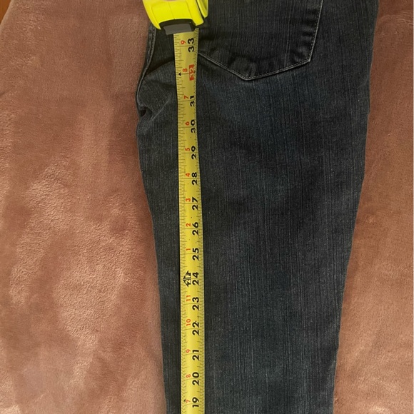 Guess blue jeans. - Picture 11 of 11